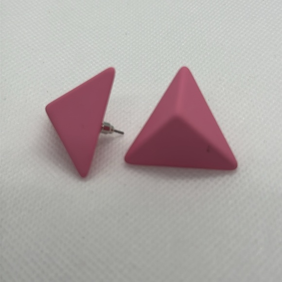 Minimalist:Simple  pink Triangle Stud Earrings - Picture 2 of 9